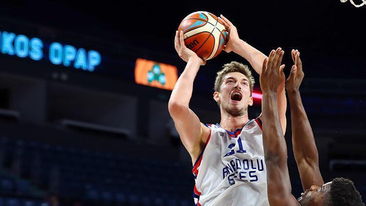 Anadolu Efes renews contract with German center Pleiss