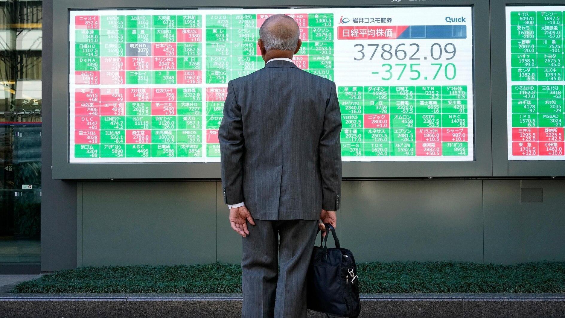 Stocks tank, gold hit new record high