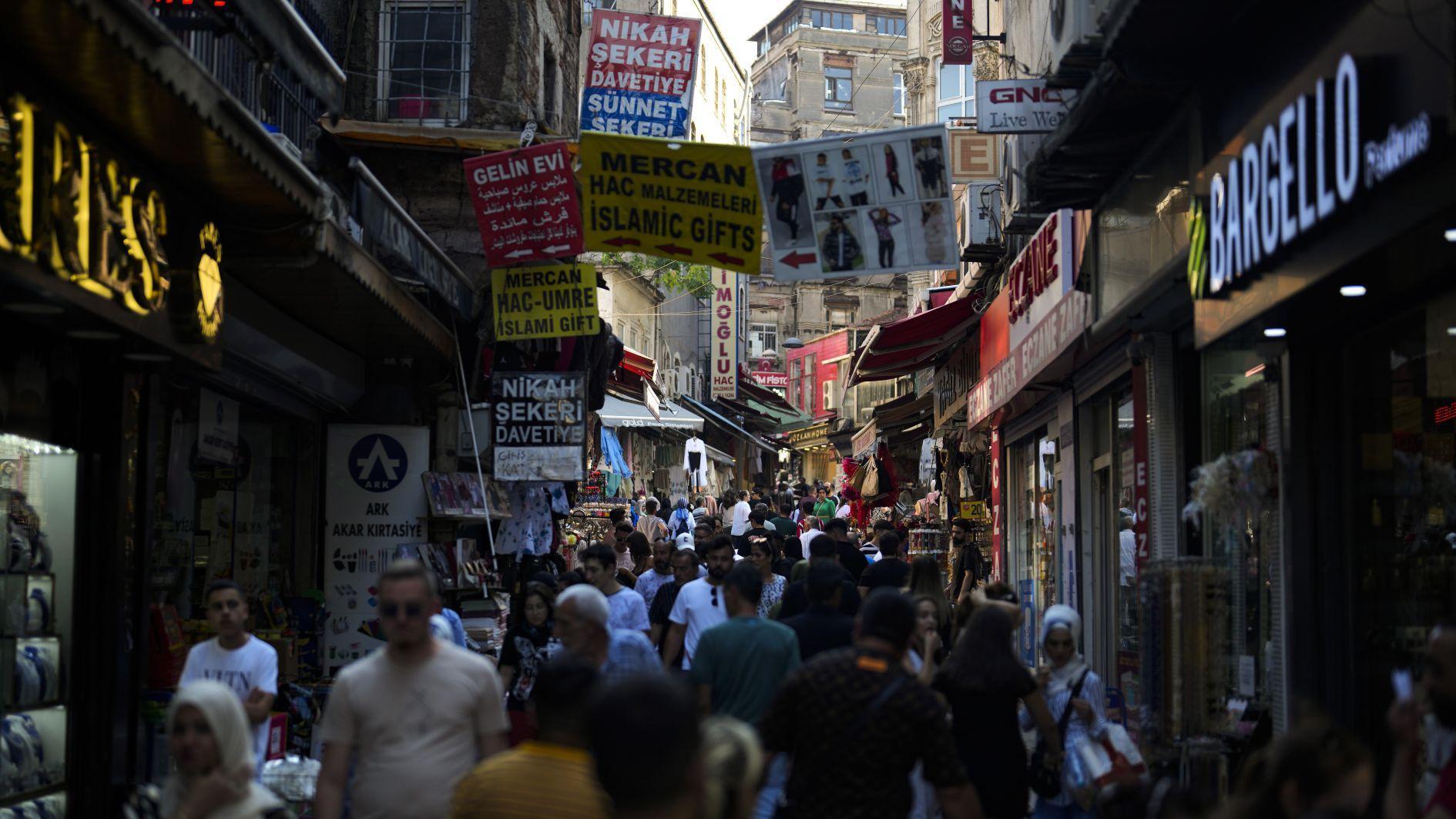 Over 7,500 companies established in April