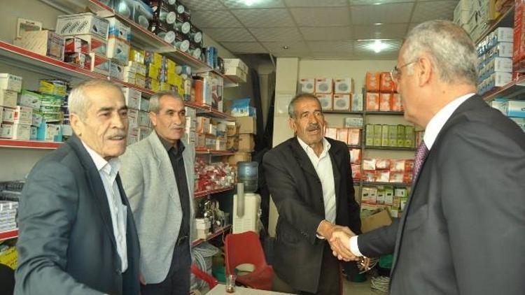 AK Parti’den Esnafa Karanfilli Ziyaret