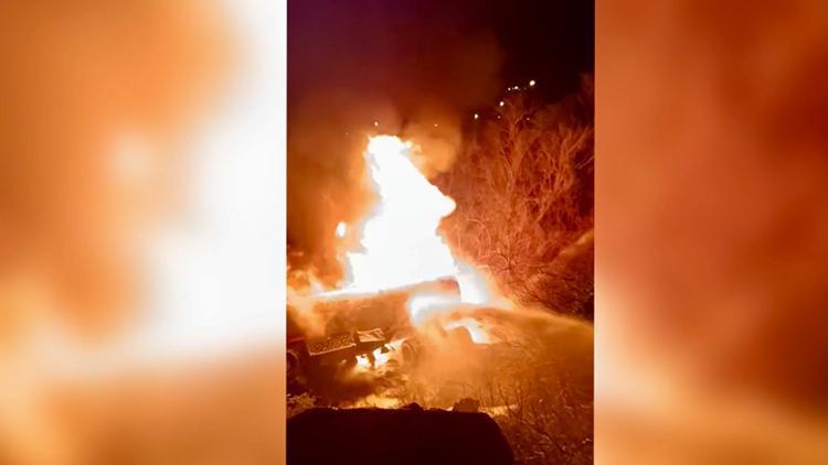 Osmaniye’de şarampole devrilen akaryakıt yüklü tanker alev topuna döndü