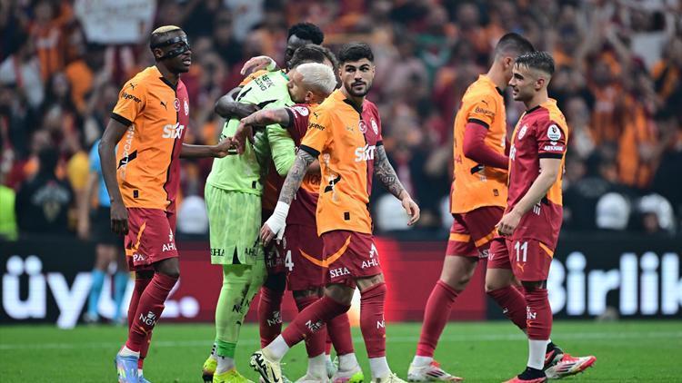 Galatasaraydan 25. şampiyonluğa 5 yıldızlı kutlama