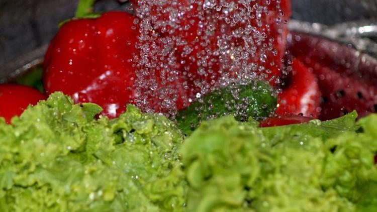 Soframızdaki sessiz tehlike | Meyve ve sebzelerdeki pestisit kalıntılarından nasıl kurtulacağız İşte 12 soruda pestisit dosyası