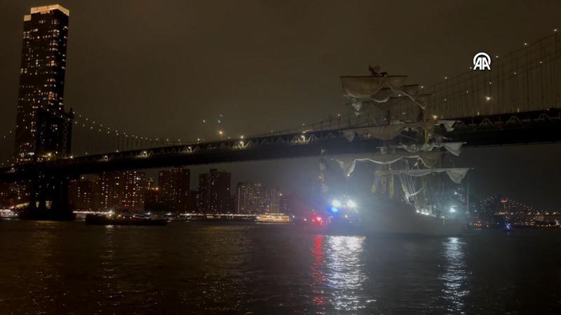 Meksika donanmasına ait gemi Brooklyn Köprüsü'ne çarptı! Ölü ve yaralılar var