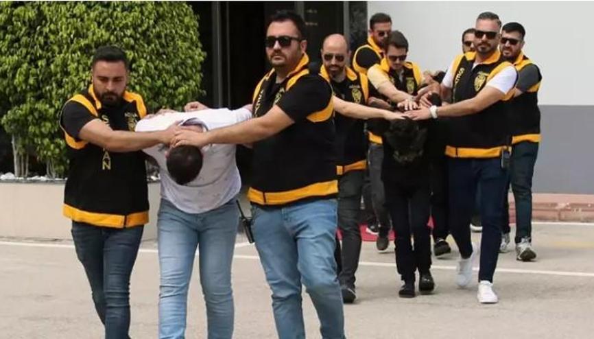 İş insanı, sevgili tuzağıyla dövülüp parası gasbedildi İş insanı, sevgili tuzağıyla dövülüp parası gasbedildi